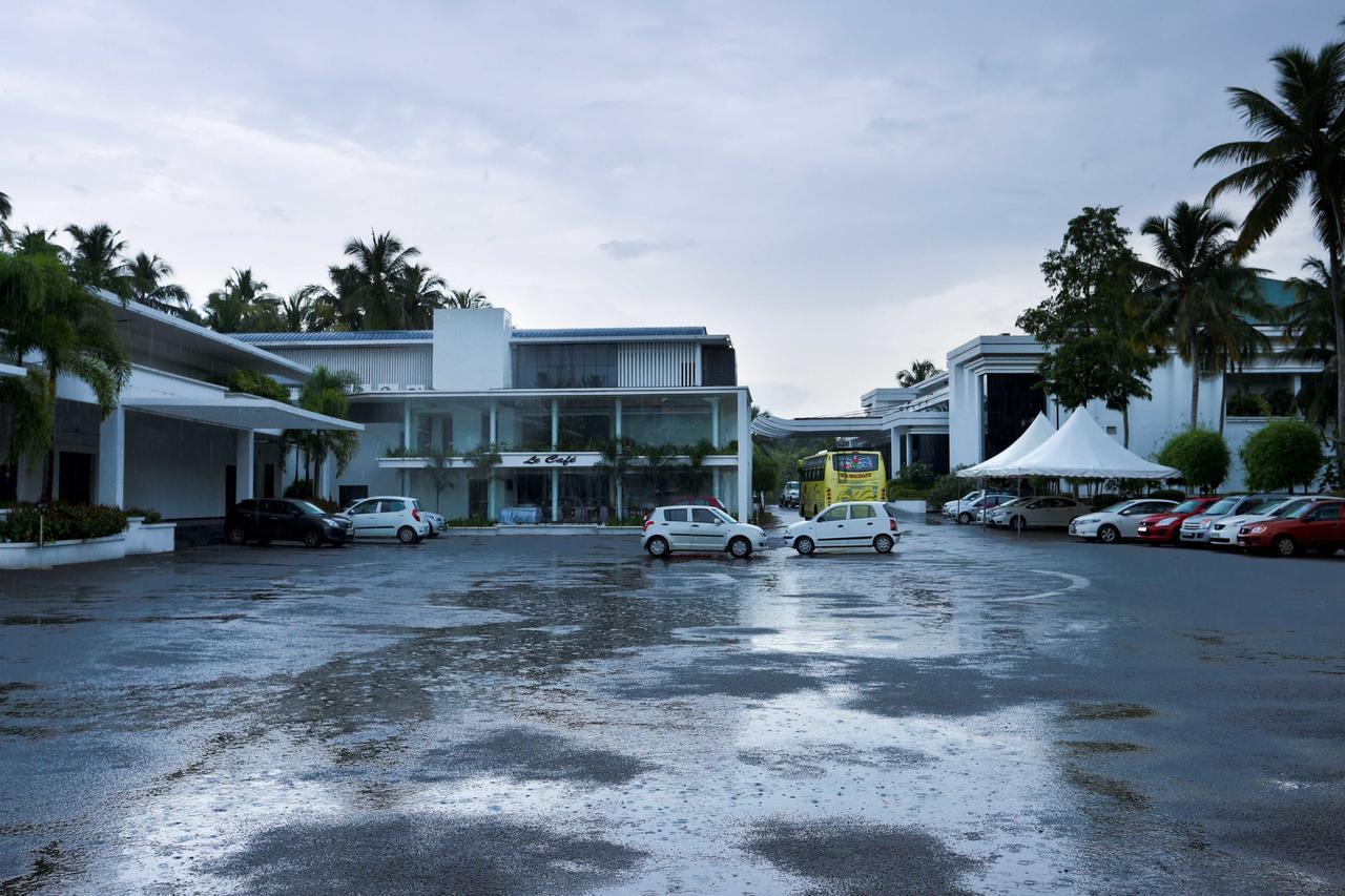 Treebo Trend Al Saj Convention Centre Kazhakuttam エクステリア 写真